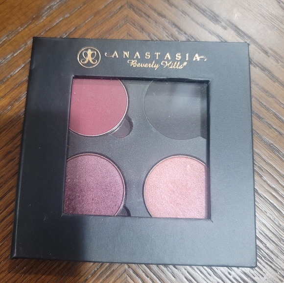 Anastasia refillable eyeshadow palette